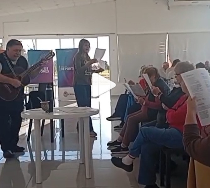 Jornada recreativa en el Área de Adultos Mayores